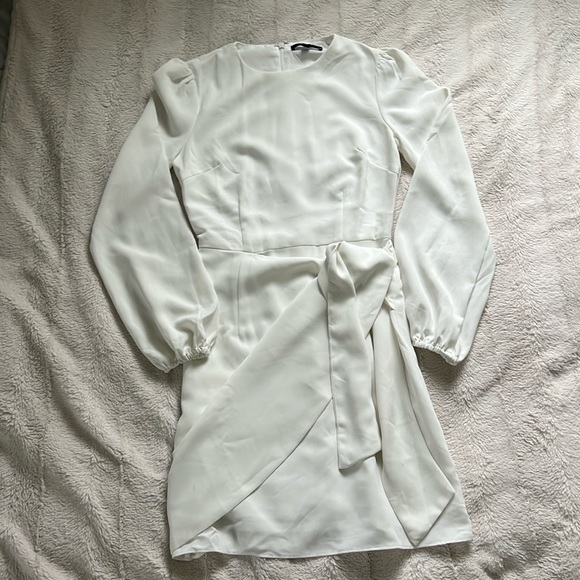 Lulus Dresses & Skirts - LULUS WHITE LONG SLEEVE DRESS